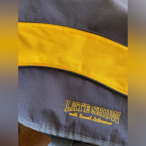 LATE SHOW with David Letterman 2500 Show Large Navy Blue & Yellow Messenger Bag - Picture 7 of 13